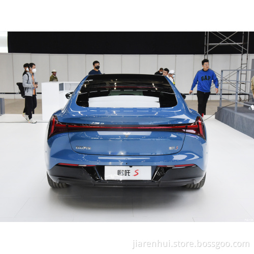 Nezha S 2022 pure electric 650 four-wheel drive large version REEV cars on sale in China